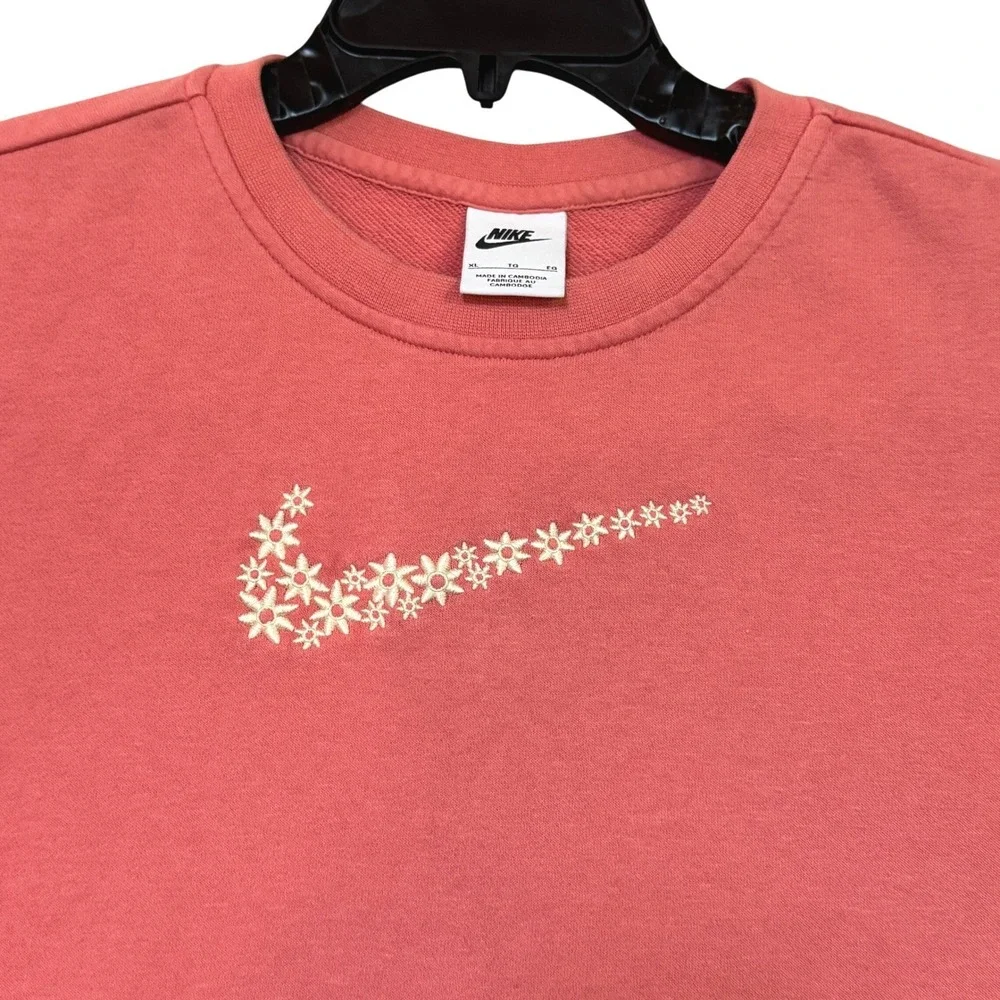 Nike‎ Girls XL Floral Embroidered Swoosh Logo Cottagecore Coral Crew Sweatshirt